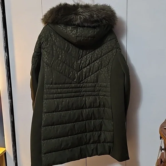 Michael Kors Olive Puffer Jacket with Faux Fur Trim - Picture 5 of 9